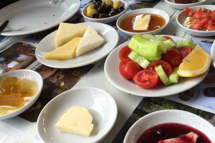 Ciceklikoy Yeni Asmali Kahvalti Evi Nde Serpme Kahvalti Keyfi Grupanya